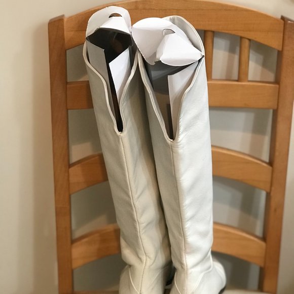 Bandolino Italian white leather low-heeled boots - Picture 3 of 7